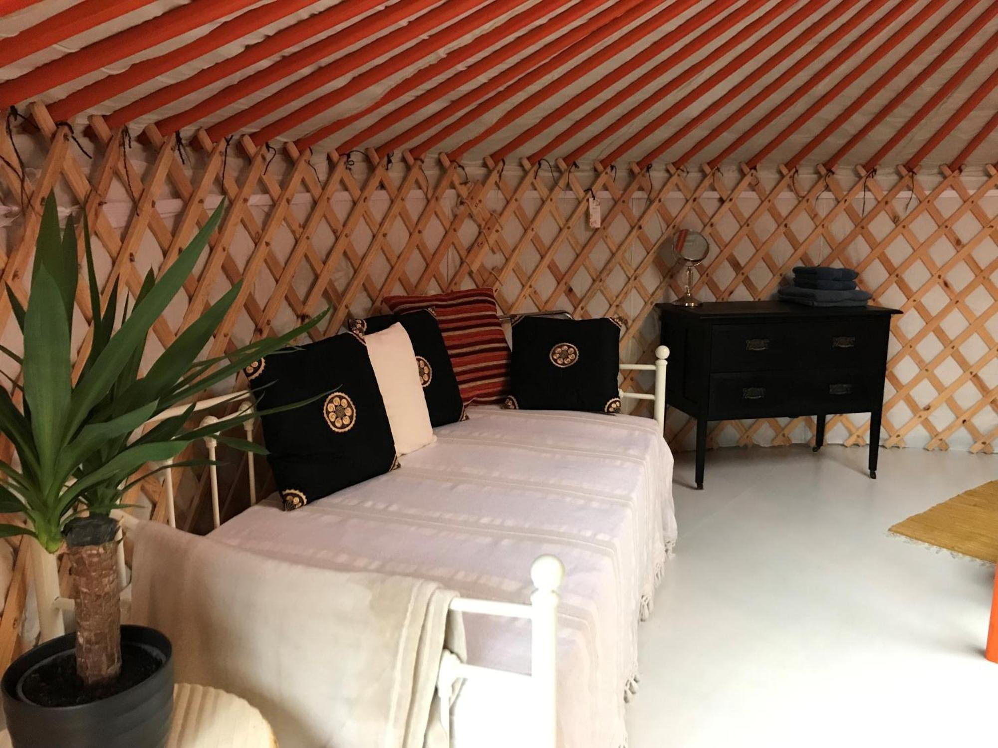 Gilfach Gower Farm Luxury Yurt With Hot Tub Hotel Ammanford Exterior foto